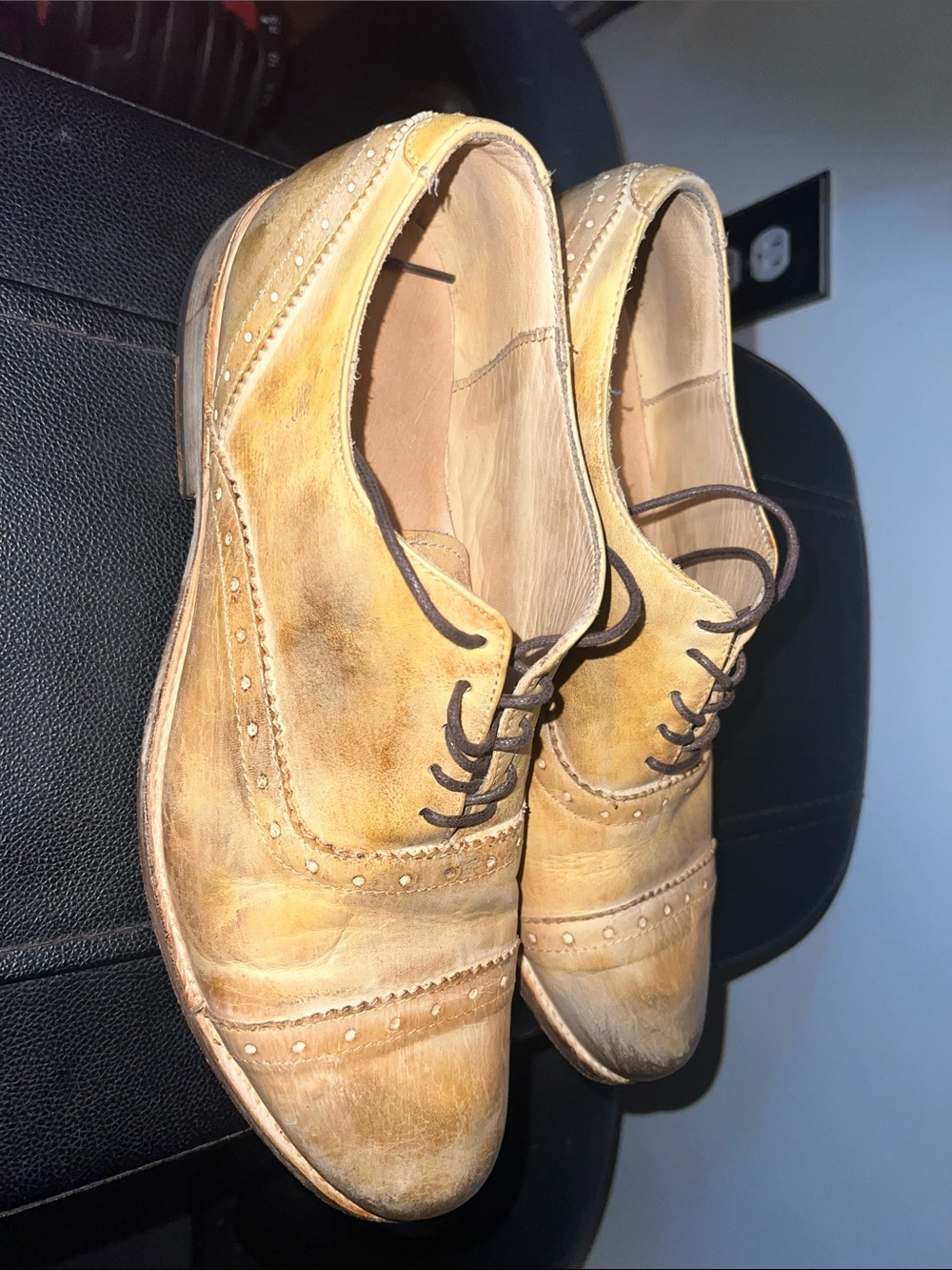 Bed Stu Wingtip. Yellow tan. Size 10. Very, very comfortable. Very well made.